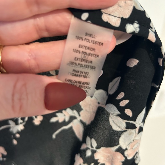 Women’s blouse with pearl detail on sleeves - Picture 3 of 6